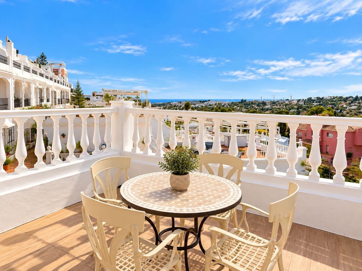 4 slaapkamer Halfvrijstaande villa te koop in Aloha Golf met zwembad - € 1.785.000 (Ref: 10163868)