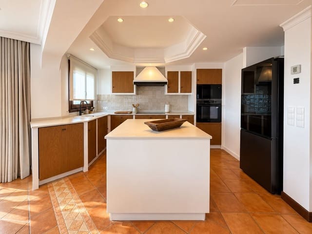 4 sypialnia Dom blizniak na sprzedaż w Aloha Golf, Marbella z basenem - 1 785 000 € (Ref: 10163868)