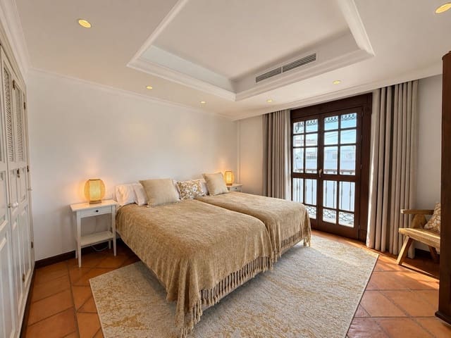 4 sypialnia Dom blizniak na sprzedaż w Aloha Golf, Marbella z basenem - 1 785 000 € (Ref: 10163868)