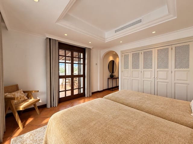 4 sypialnia Dom blizniak na sprzedaż w Aloha Golf, Marbella z basenem - 1 785 000 € (Ref: 10163868)