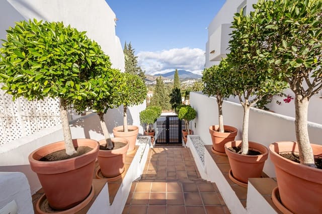2 slaapkamer Appartement te koop in Nueva Andalucia, Marbella met zwembad garage - € 1.095.000 (Ref: 10163869)