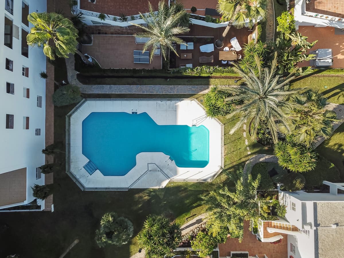 2 slaapkamer Appartement te koop in Nueva Andalucia met zwembad garage - € 1.095.000 (Ref: 10163869)