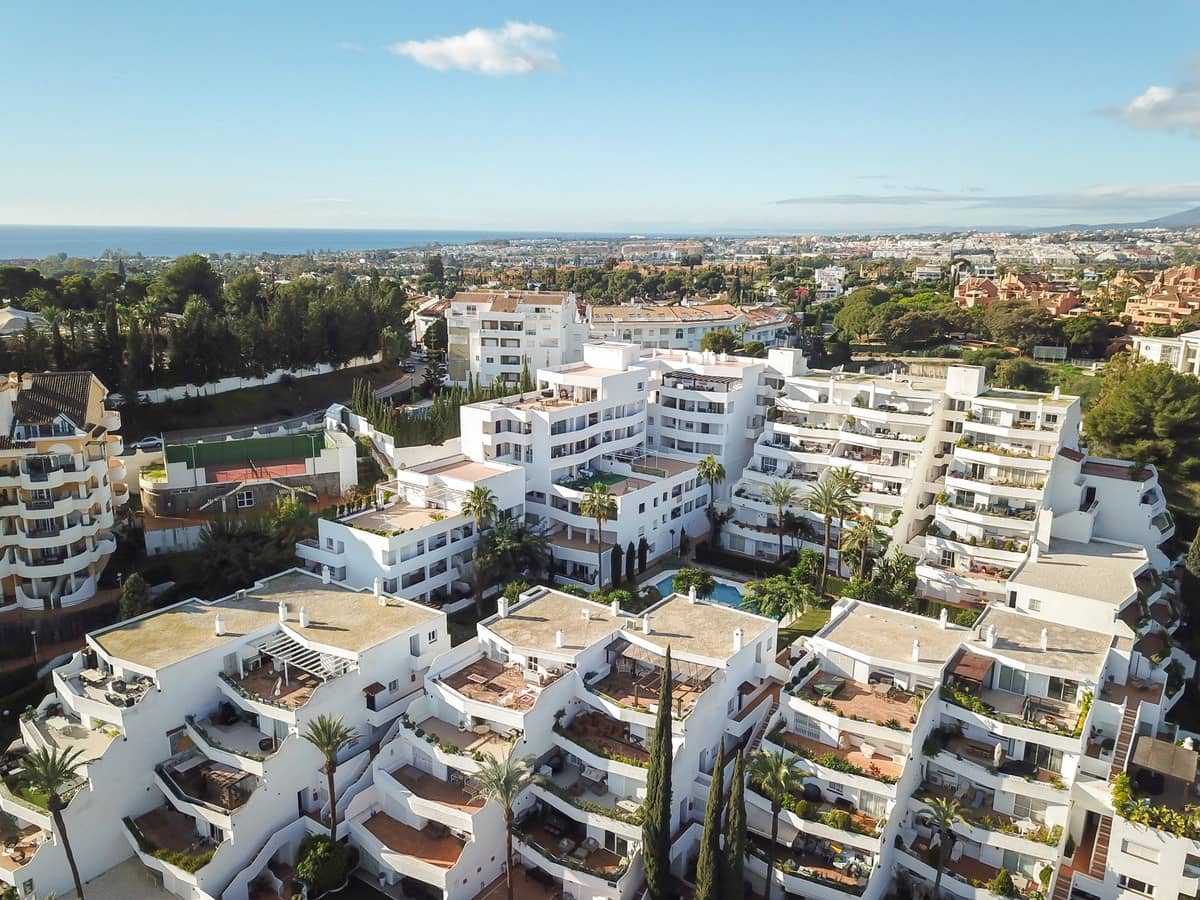 2 slaapkamer Appartement te koop in Nueva Andalucia met zwembad garage - € 1.095.000 (Ref: 10163869)