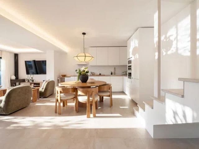 4 quarto Moradia Geminada para venda em Los Pacos, Fuengirola com piscina - 795 000 € (Ref: 10163879)