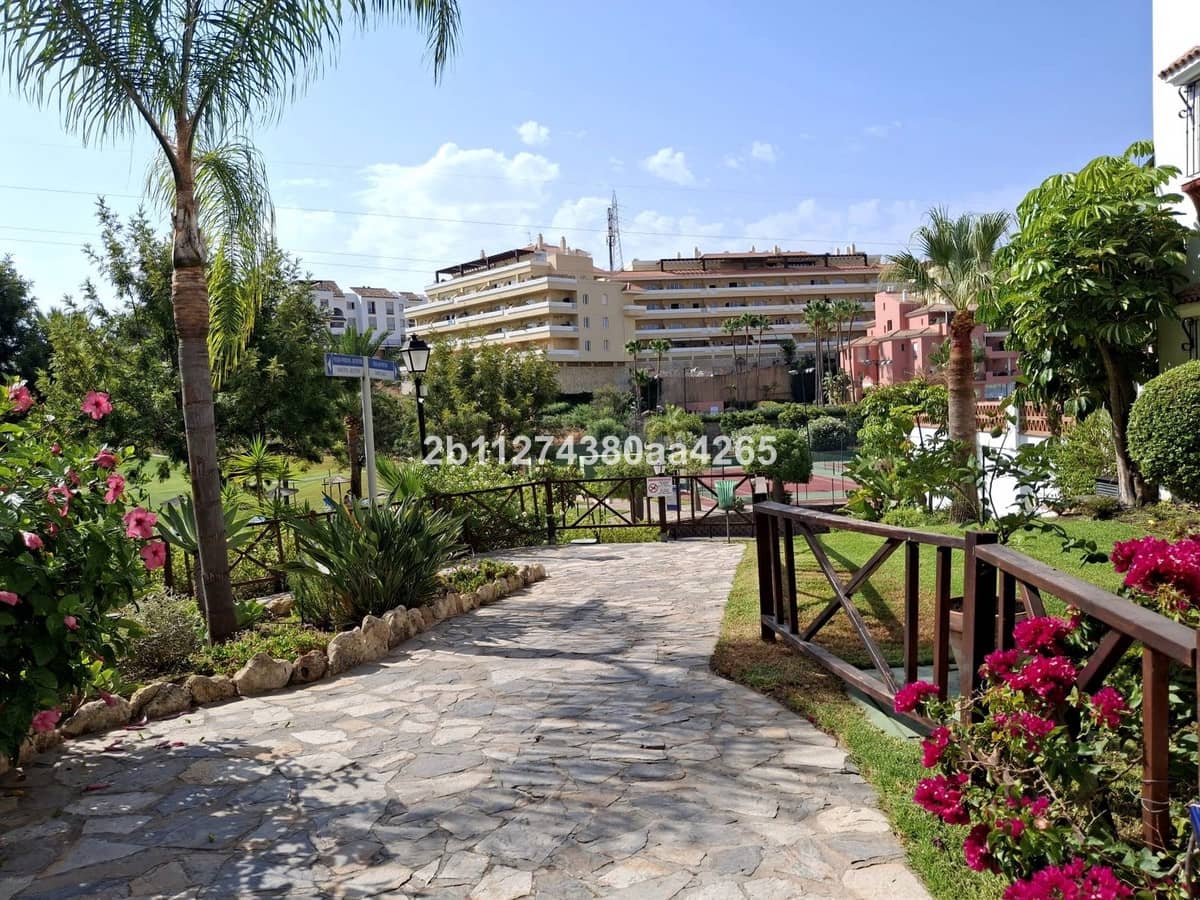 2 bedroom Apartment for sale in Riviera del Sol with pool garage - € 340,000 (Ref: 10163901)