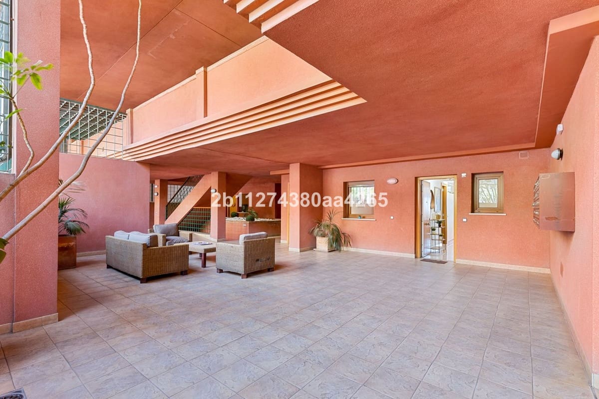 2 soverom Leilighet til salgs i Benalmadena med svømmebasseng garasje - € 475 000 (Ref: 10163909)
