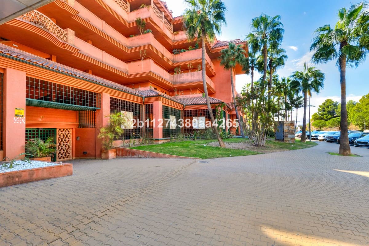 2 soverom Leilighet til salgs i Benalmadena med svømmebasseng garasje - € 475 000 (Ref: 10163909)