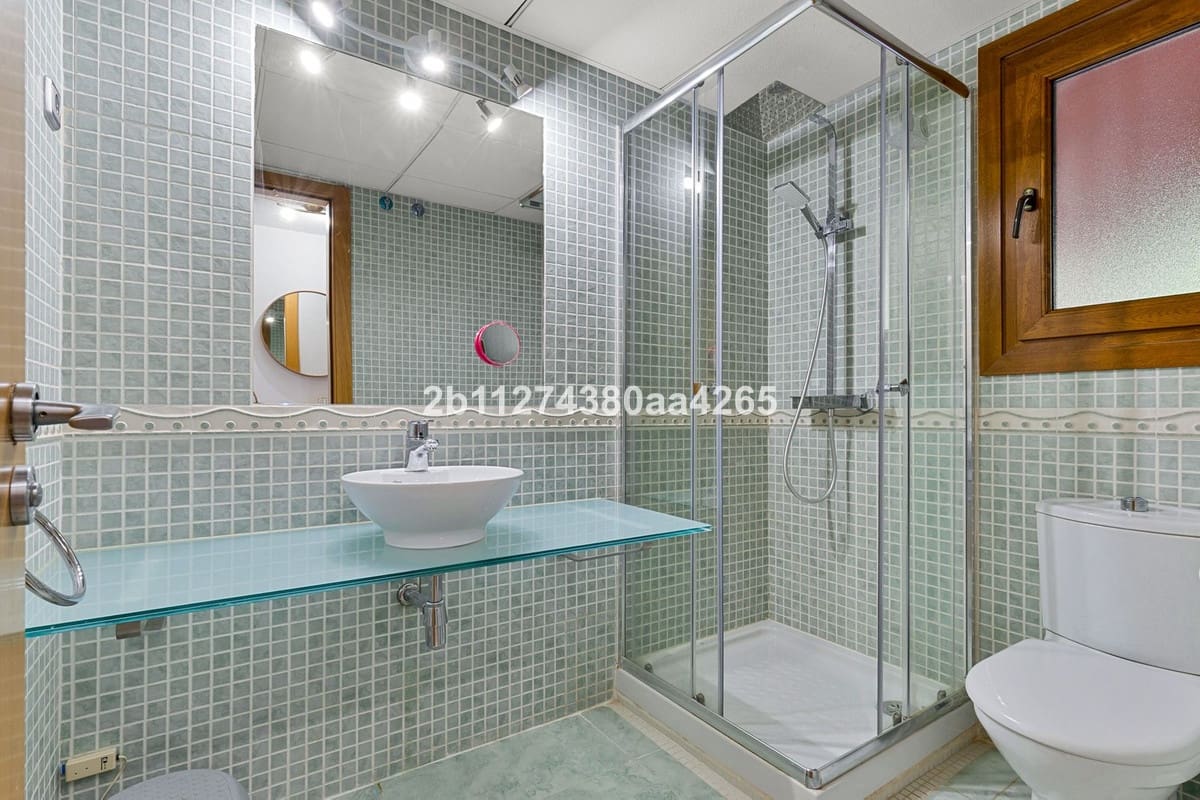 2 soverom Leilighet til salgs i Benalmadena med svømmebasseng garasje - € 475 000 (Ref: 10163909)