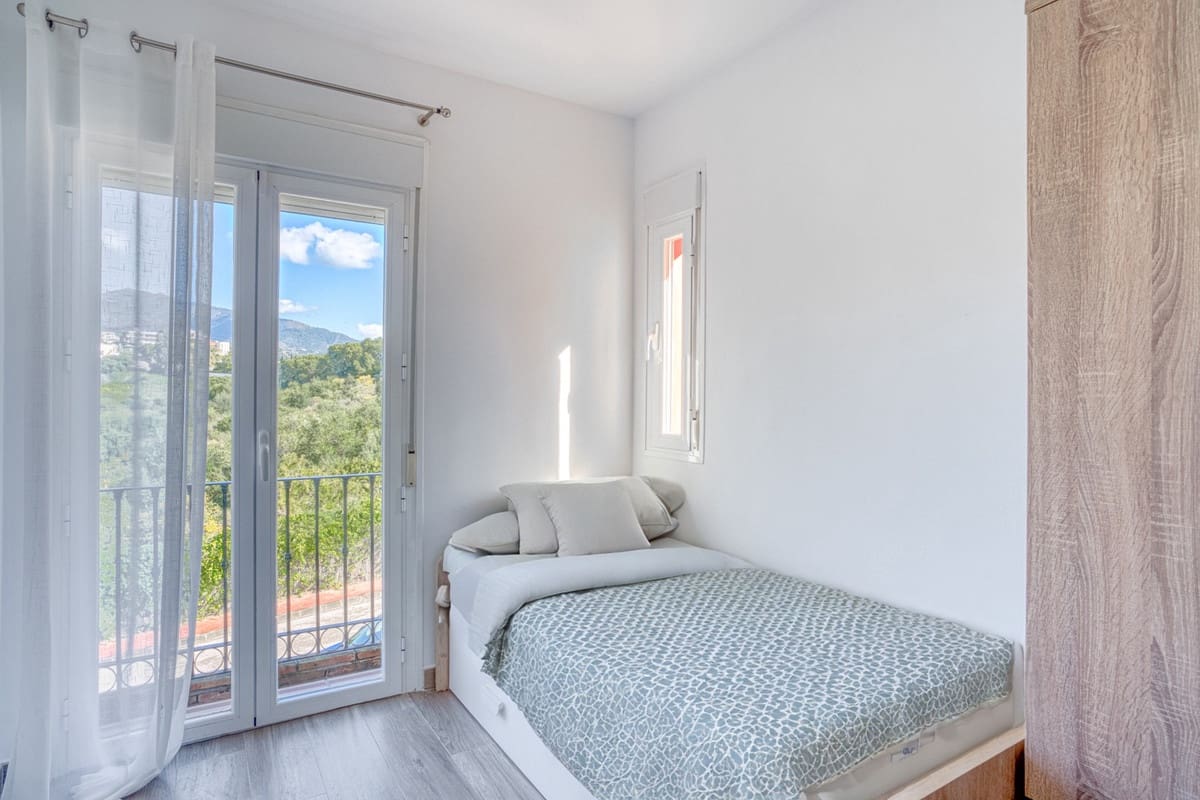 4 bedroom Townhouse for sale in Benahavis with pool garage - € 1,050,000 (Ref: 10166091)