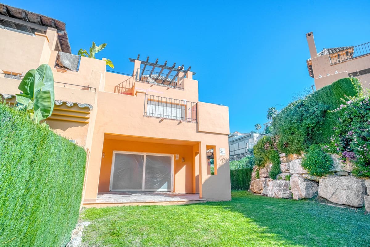 4 bedroom Townhouse for sale in Benahavis with pool garage - € 1,050,000 (Ref: 10166091)