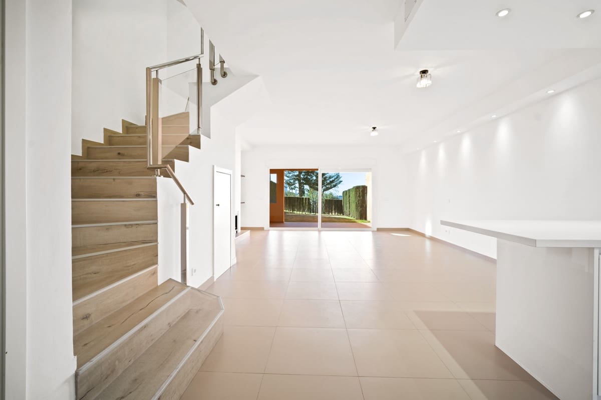 4 bedroom Townhouse for sale in Benahavis with pool garage - € 1,050,000 (Ref: 10166091)