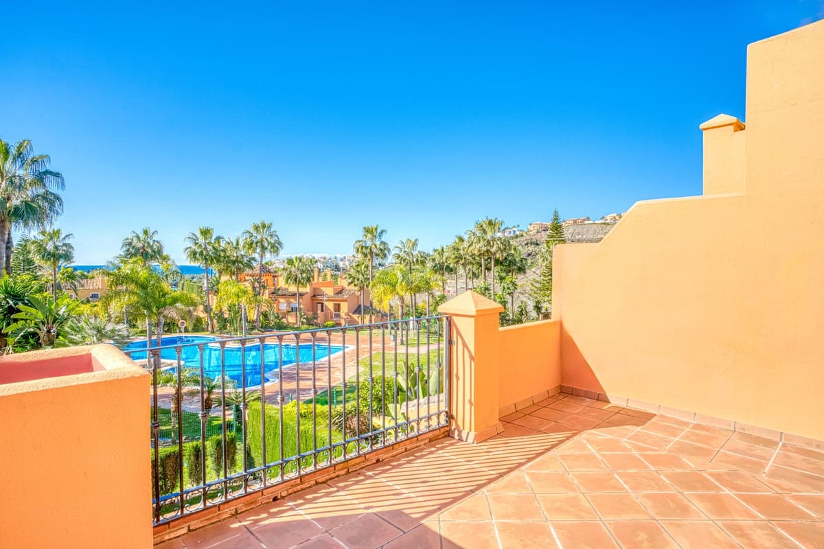 4 bedroom Townhouse for sale in Benahavis with pool garage - € 1,050,000 (Ref: 10166091)