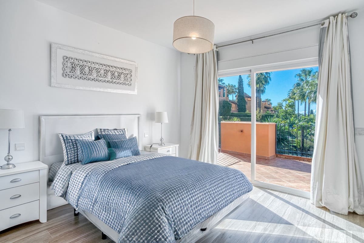 4 bedroom Townhouse for sale in Benahavis with pool garage - € 1,050,000 (Ref: 10166091)