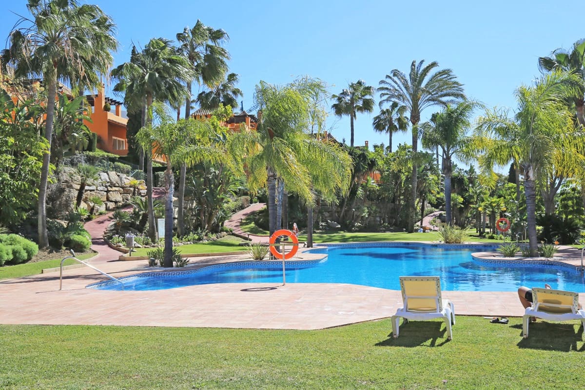 4 bedroom Townhouse for sale in Benahavis with pool garage - € 1,050,000 (Ref: 10166091)