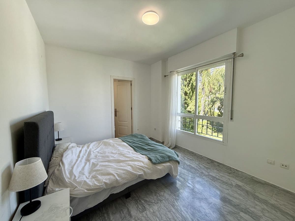 2 sypialnia Apartament na sprzedaż w Nueva Andalucia z basenem garażem - 390 000 € (Ref: 10166093)