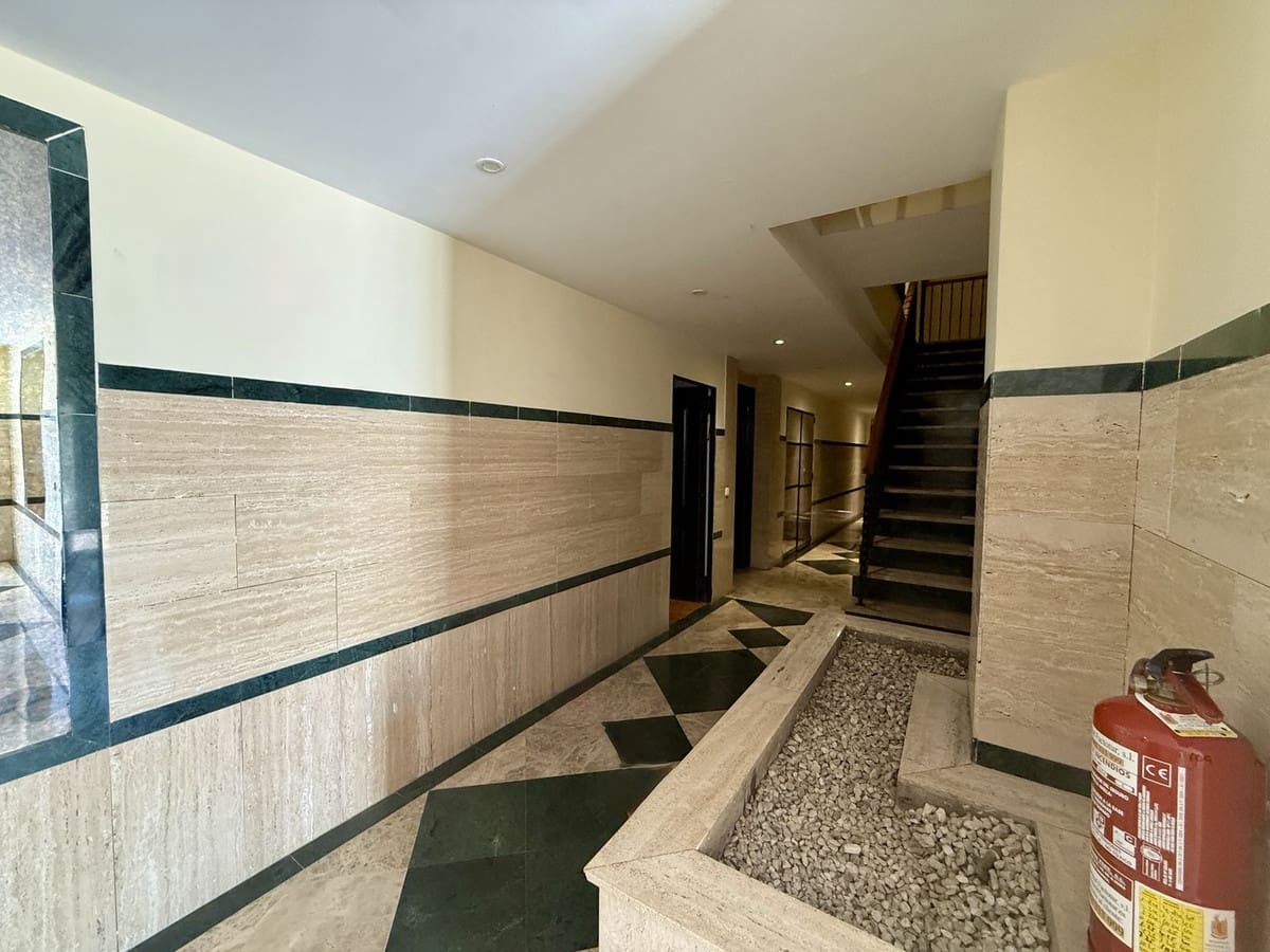 2 sypialnia Apartament na sprzedaż w Nueva Andalucia z basenem garażem - 390 000 € (Ref: 10166093)