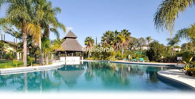 2 sypialnia Apartament na sprzedaż w Nueva Atalaya, Estepona z basenem garażem - 395 000 € (Ref: 10166095)