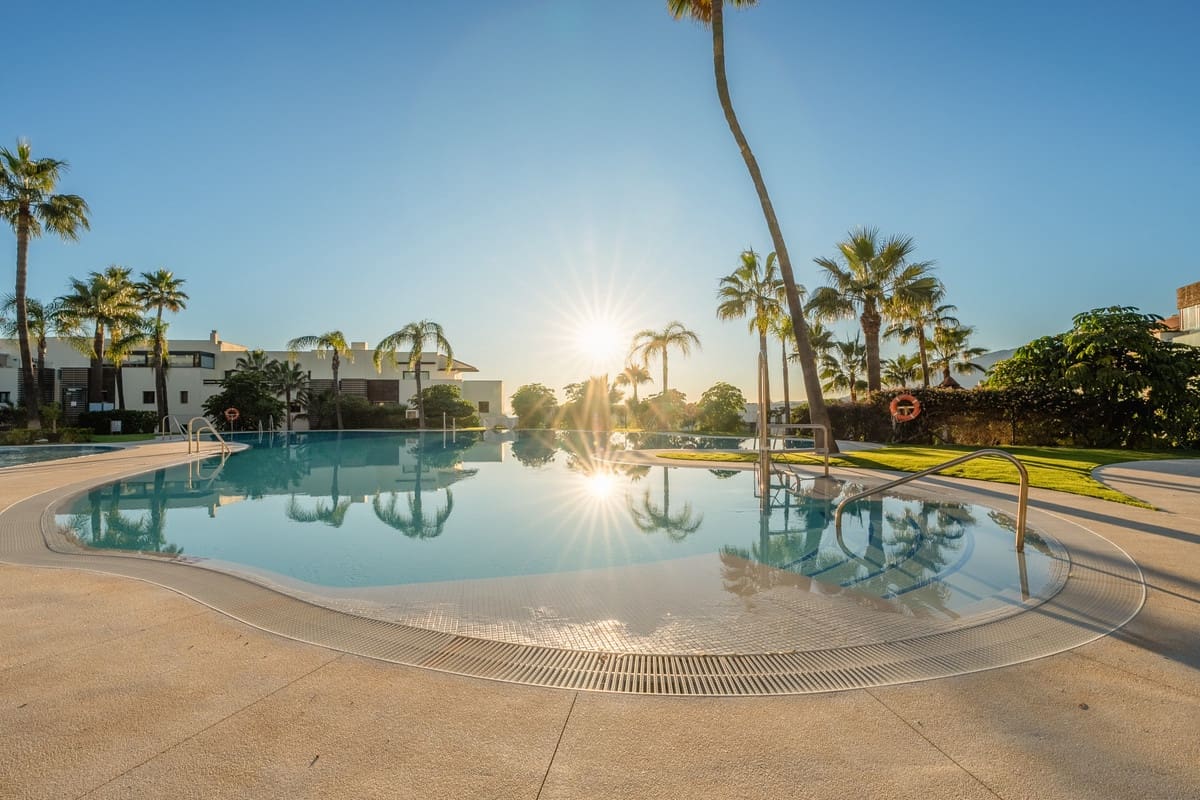2 bedroom Apartment for sale in Benahavis with pool garage - € 630,000 (Ref: 10166099)