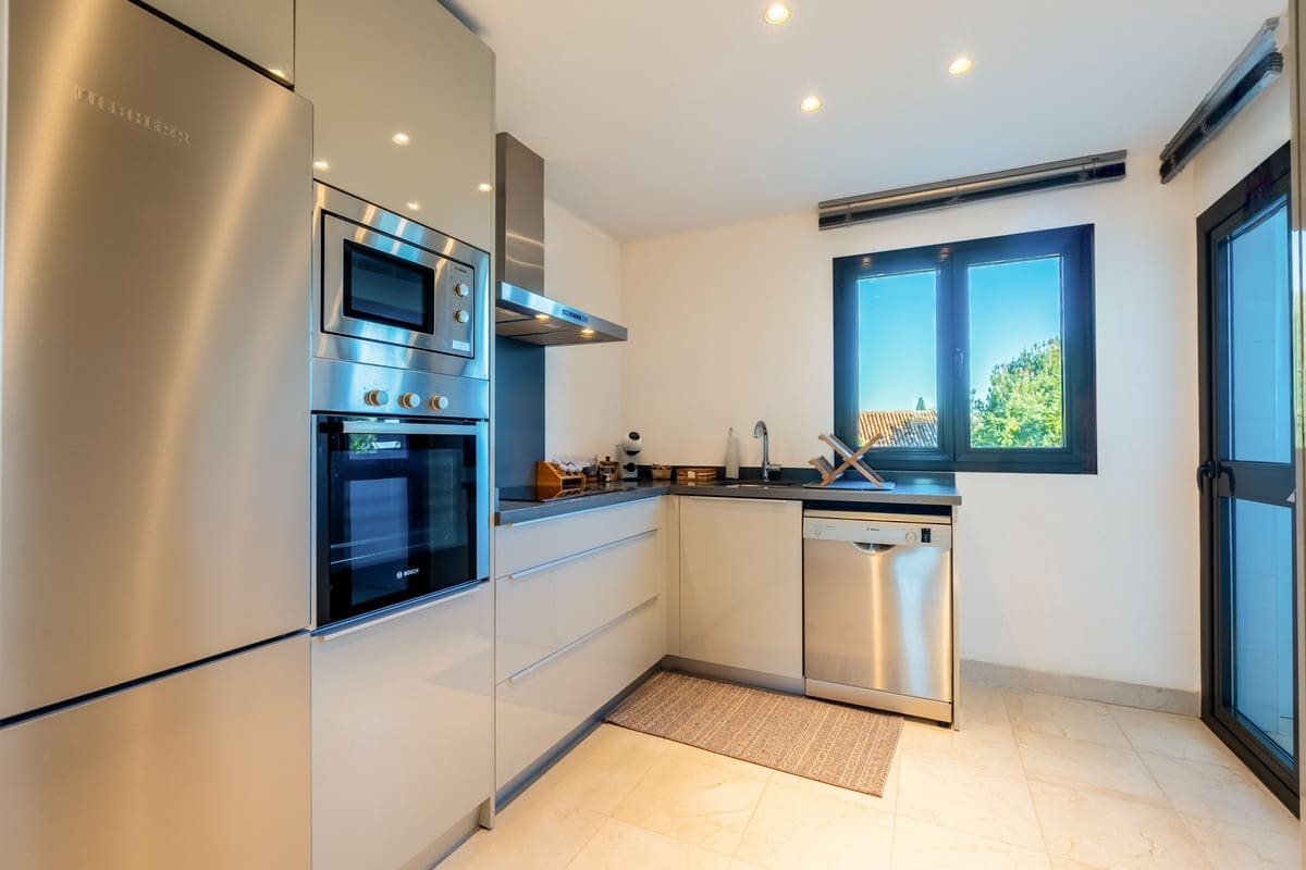 2 bedroom Apartment for sale in Benahavis with pool garage - € 630,000 (Ref: 10166099)