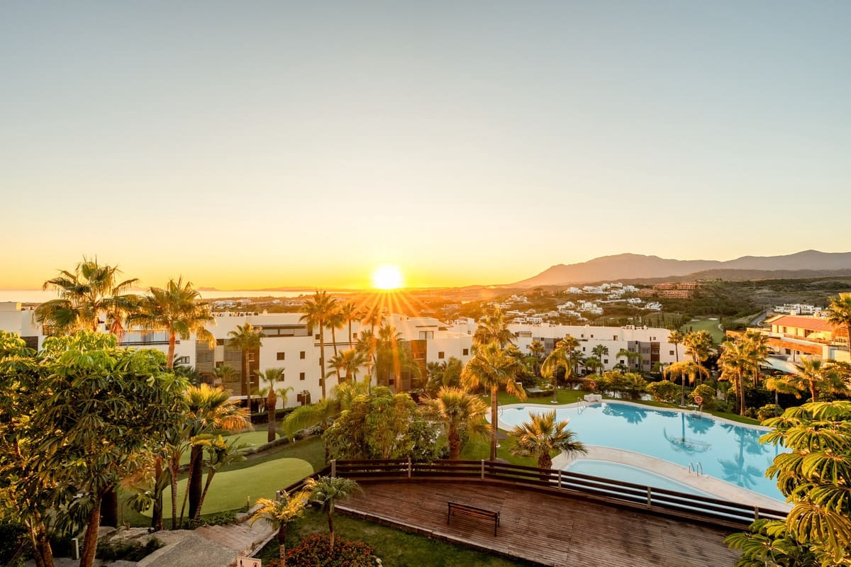 2 bedroom Apartment for sale in Benahavis with pool garage - € 630,000 (Ref: 10166099)