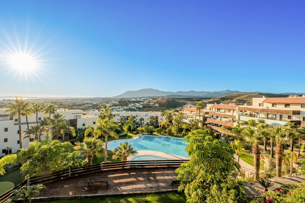 2 bedroom Apartment for sale in Benahavis with pool garage - € 630,000 (Ref: 10166099)