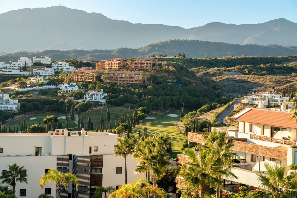 2 bedroom Apartment for sale in Benahavis with pool garage - € 630,000 (Ref: 10166099)