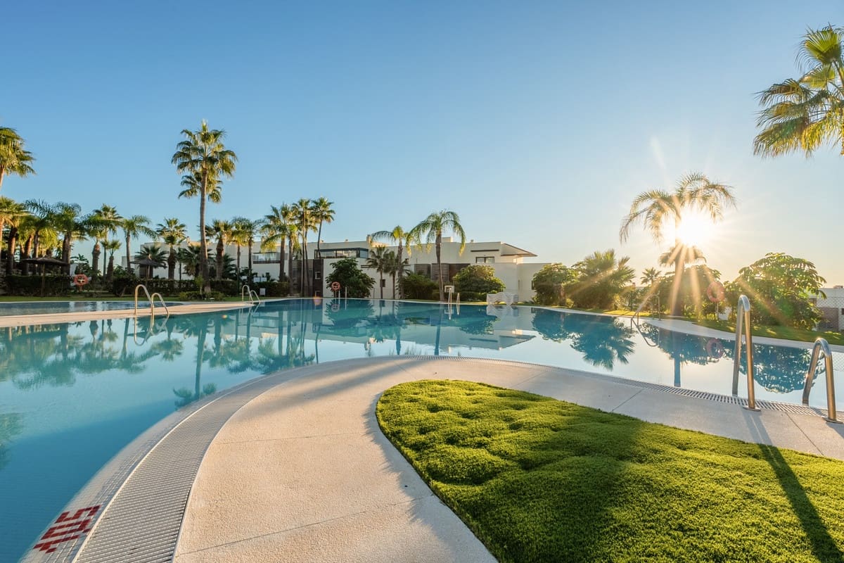 2 bedroom Apartment for sale in Benahavis with pool garage - € 630,000 (Ref: 10166099)