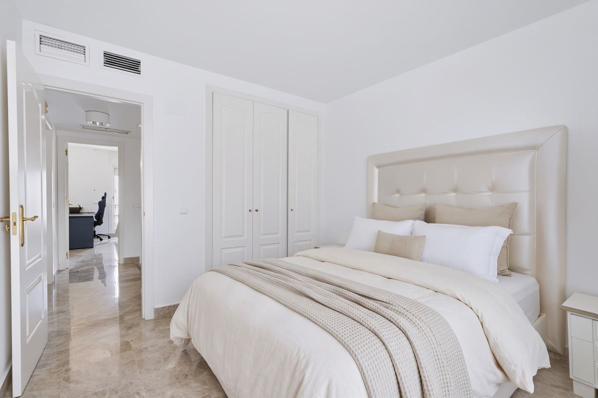 3 sovrum Hus till salu i Nueva Andalucia med pool garage - 950 000 € (Ref: 10167846)