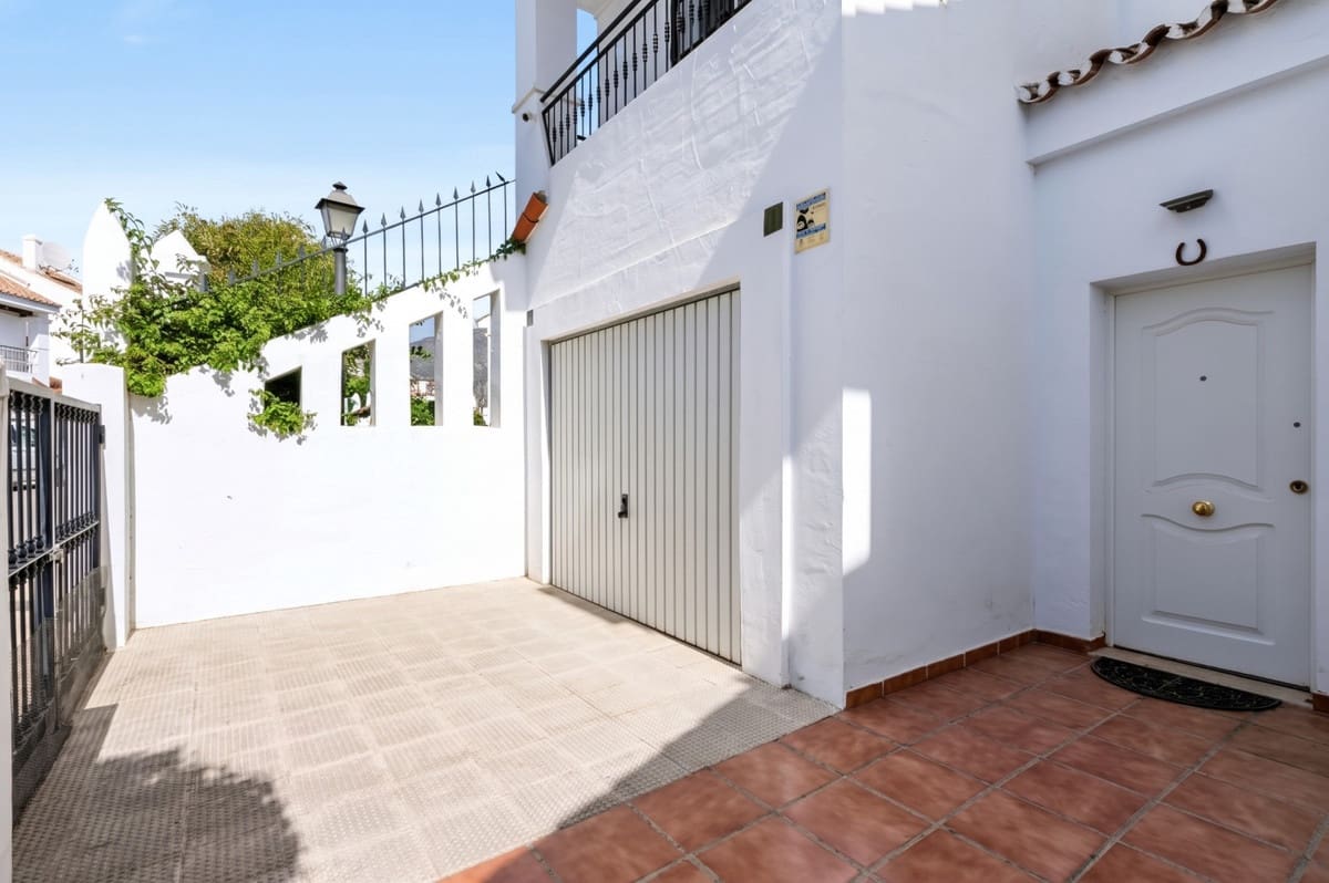 3 sovrum Hus till salu i Nueva Andalucia med pool garage - 950 000 € (Ref: 10167846)