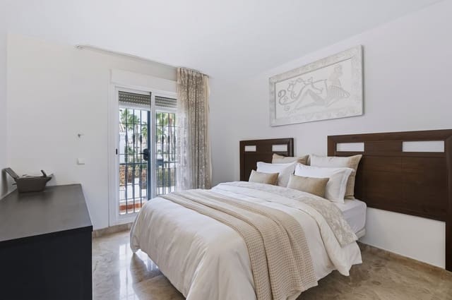 3 sovrum Hus till salu i Nueva Andalucia, Marbella med pool garage - 950 000 € (Ref: 10167846)