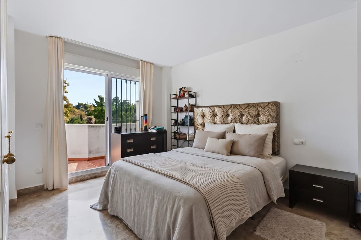 3 sovrum Hus till salu i Nueva Andalucia med pool garage - 950 000 € (Ref: 10167846)