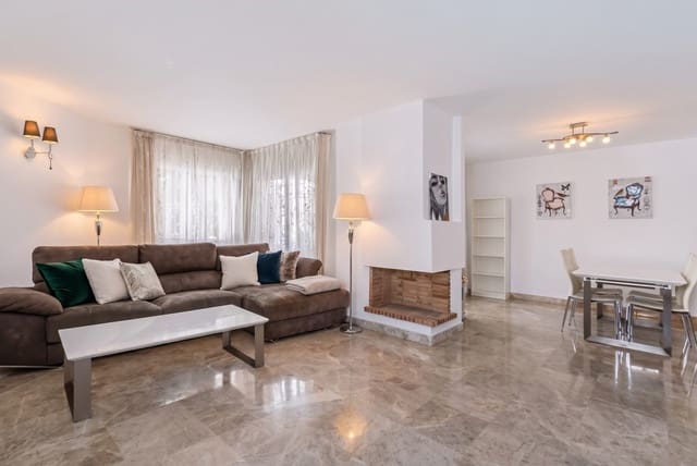 3 sovrum Hus till salu i Nueva Andalucia, Marbella med pool garage - 950 000 € (Ref: 10167846)