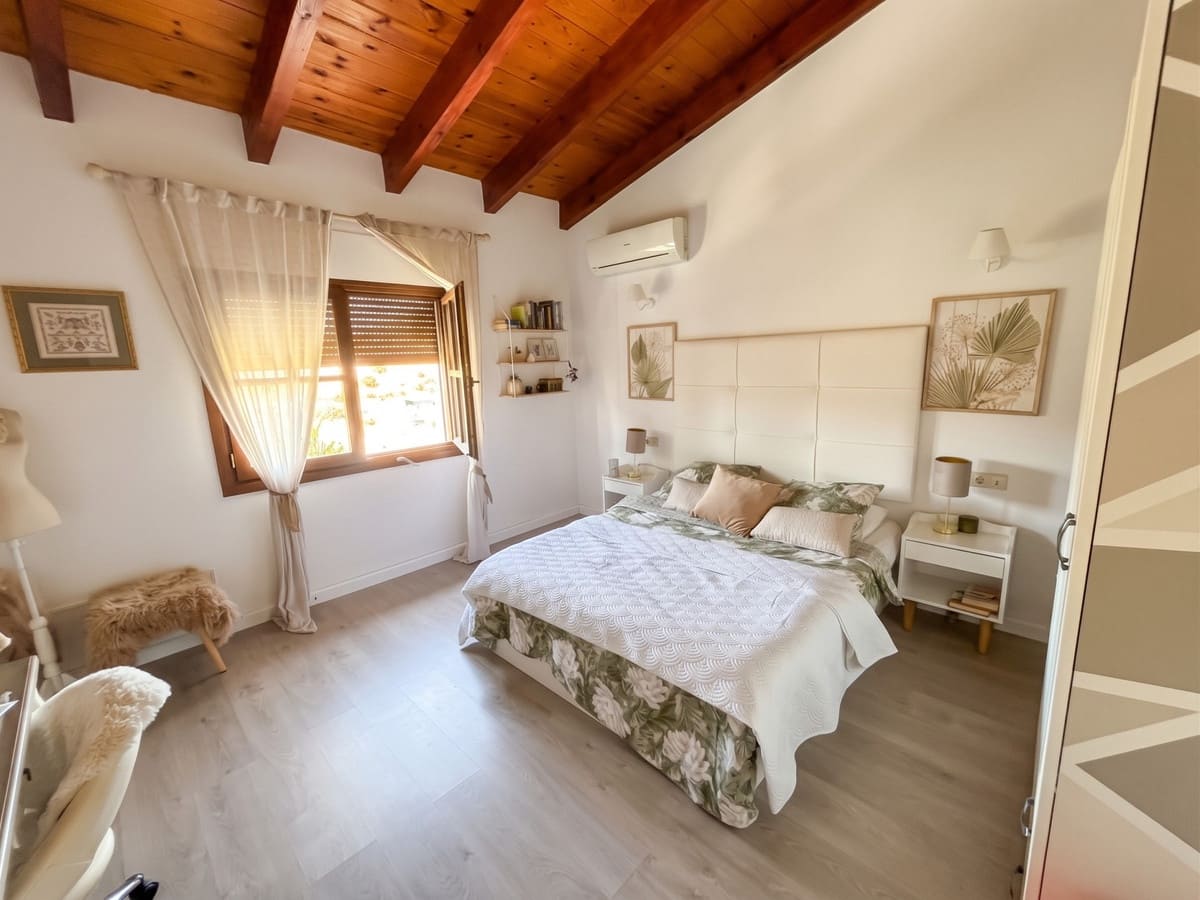 5 bedroom Villa for sale in La Cala de Mijas with pool garage - € 1,450,000 (Ref: 10167847)
