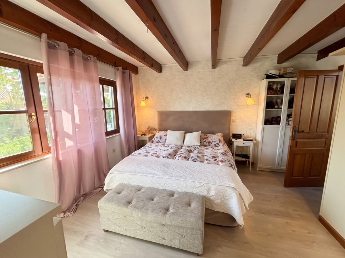 5 bedroom Villa for sale in La Cala de Mijas with pool garage - € 1,450,000 (Ref: 10167847)