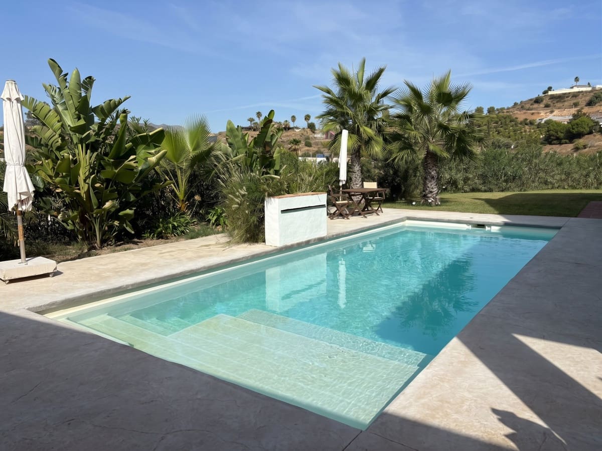 5 bedroom Villa for sale in La Cala de Mijas with pool garage - € 1,450,000 (Ref: 10167847)