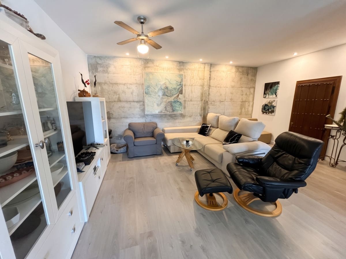 5 bedroom Villa for sale in La Cala de Mijas with pool garage - € 1,450,000 (Ref: 10167847)