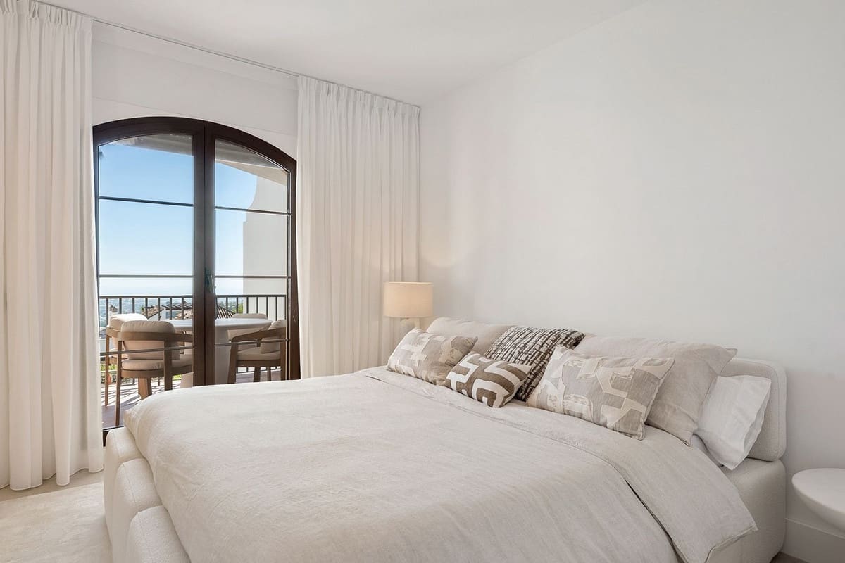 2 bedroom Apartment for sale in Los Arqueros with pool garage - € 695,000 (Ref: 10167850)