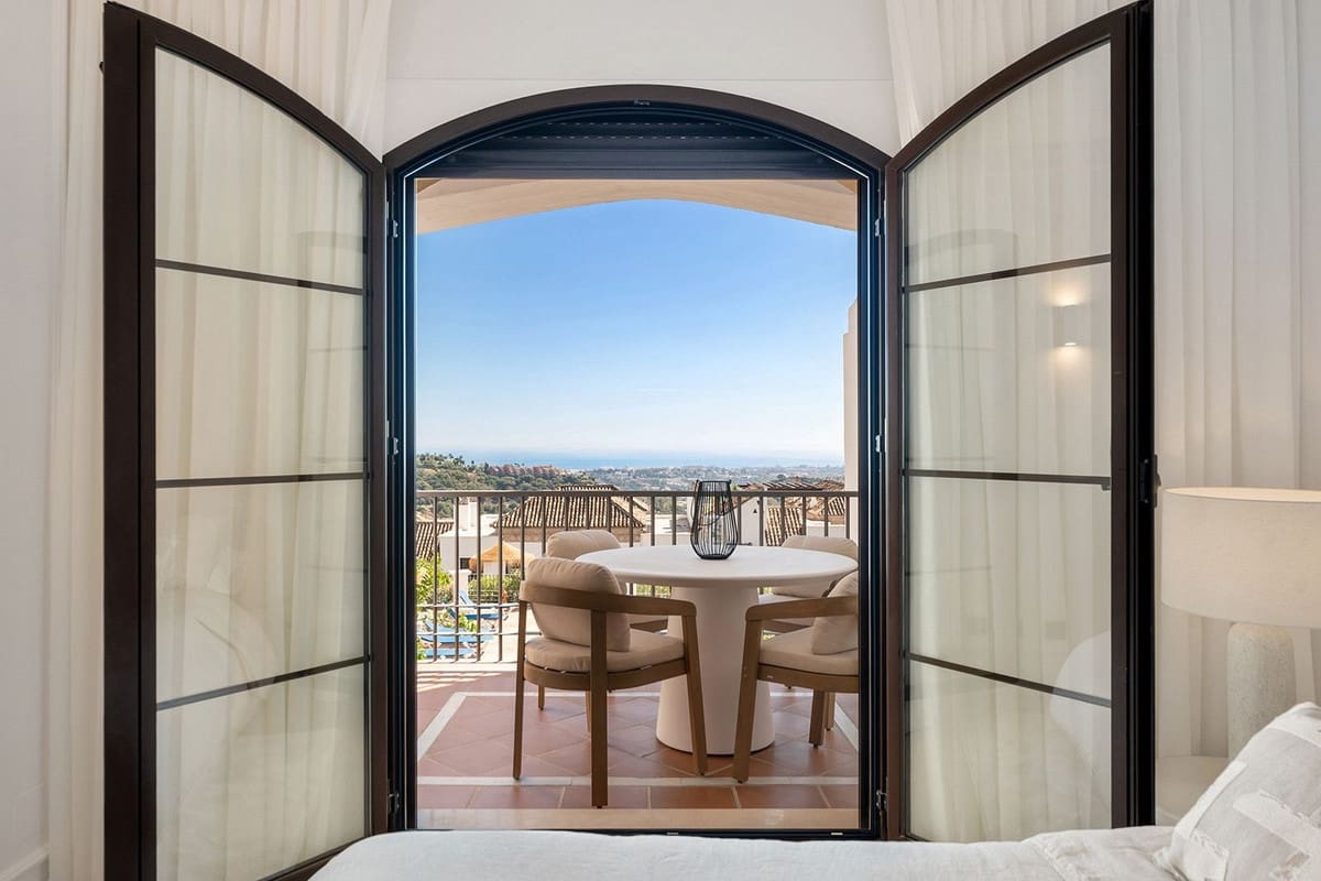 2 bedroom Apartment for sale in Los Arqueros with pool garage - € 695,000 (Ref: 10167850)