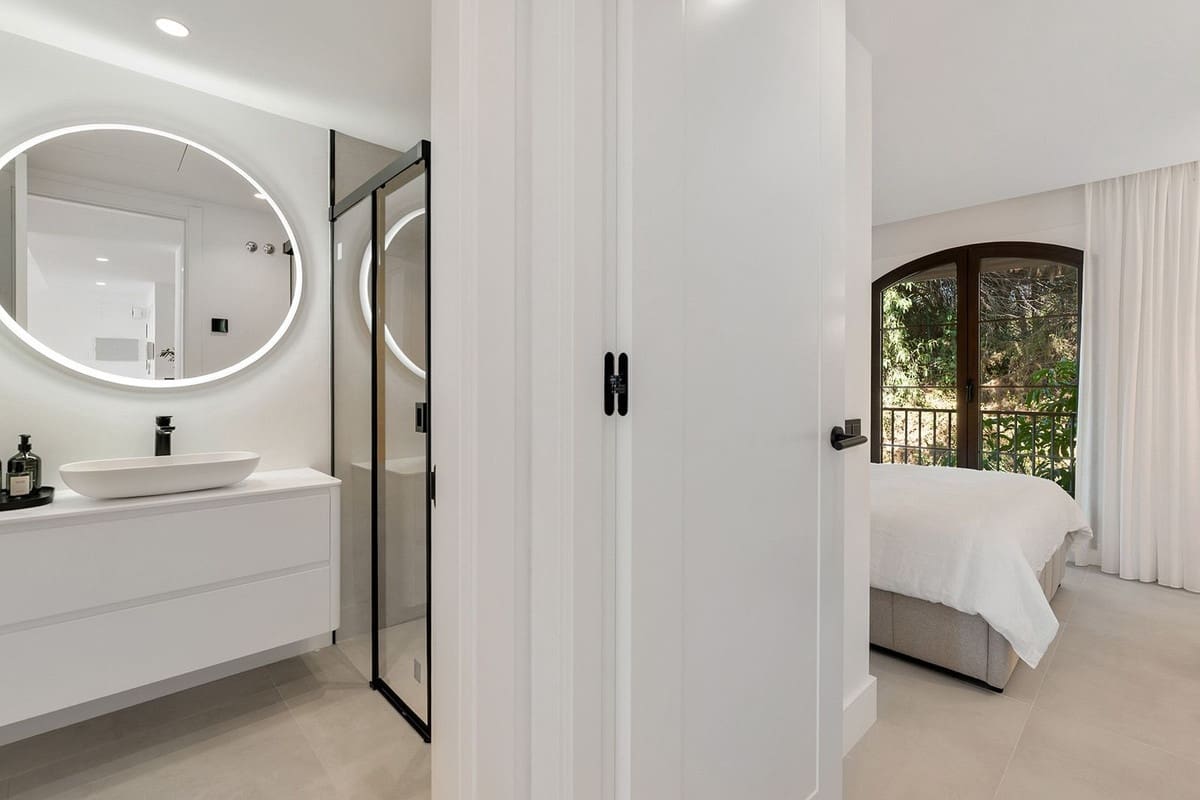 2 bedroom Apartment for sale in Los Arqueros with pool garage - € 695,000 (Ref: 10167850)