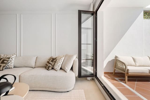 Apartamento de 2 habitaciones en Los Arqueros, Benahavís en venta con piscina garaje - 695.000 € (Ref: 10167850)