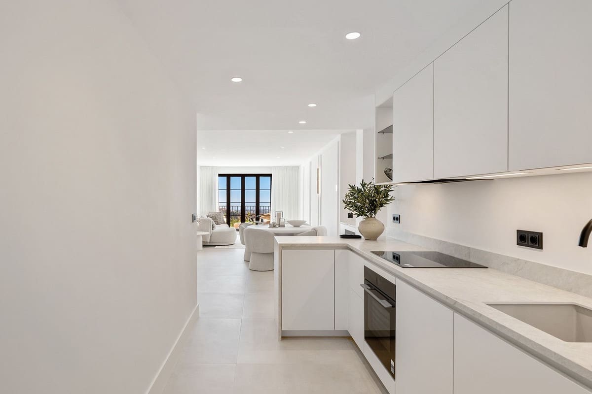 2 bedroom Apartment for sale in Los Arqueros with pool garage - € 695,000 (Ref: 10167850)
