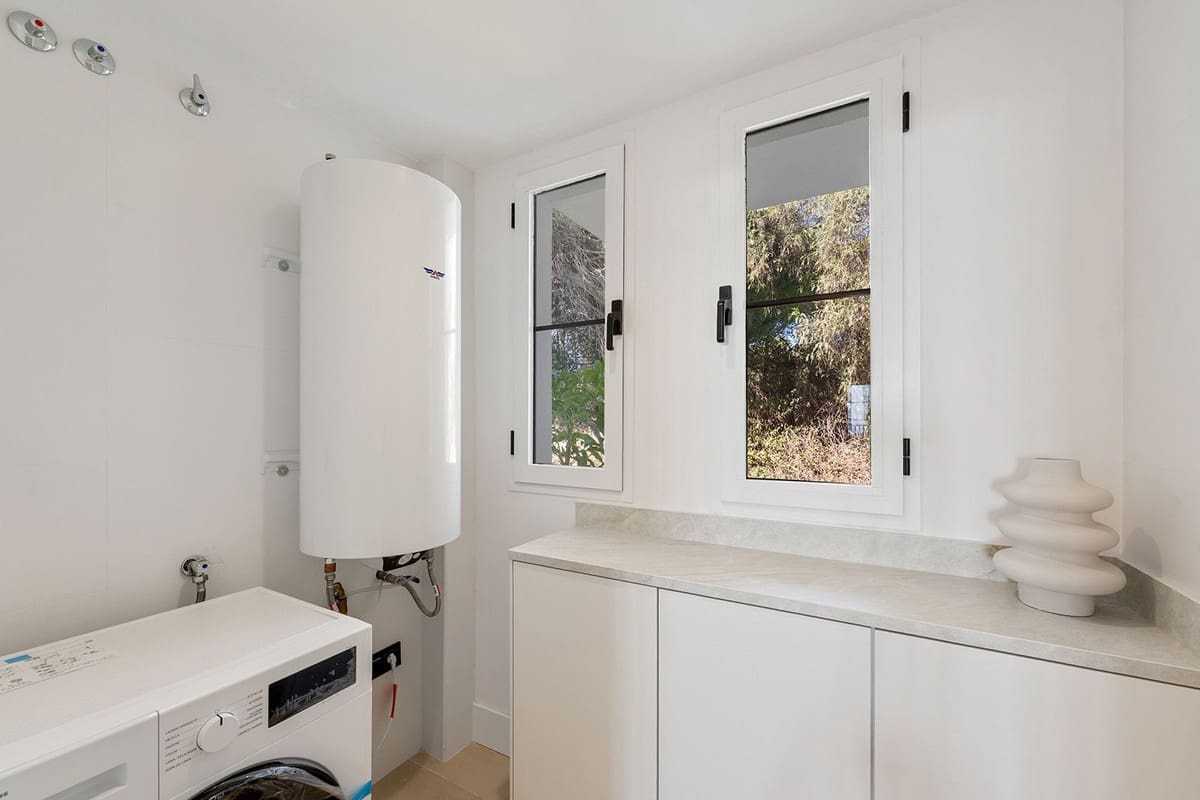 2 bedroom Apartment for sale in Los Arqueros with pool garage - € 695,000 (Ref: 10167850)