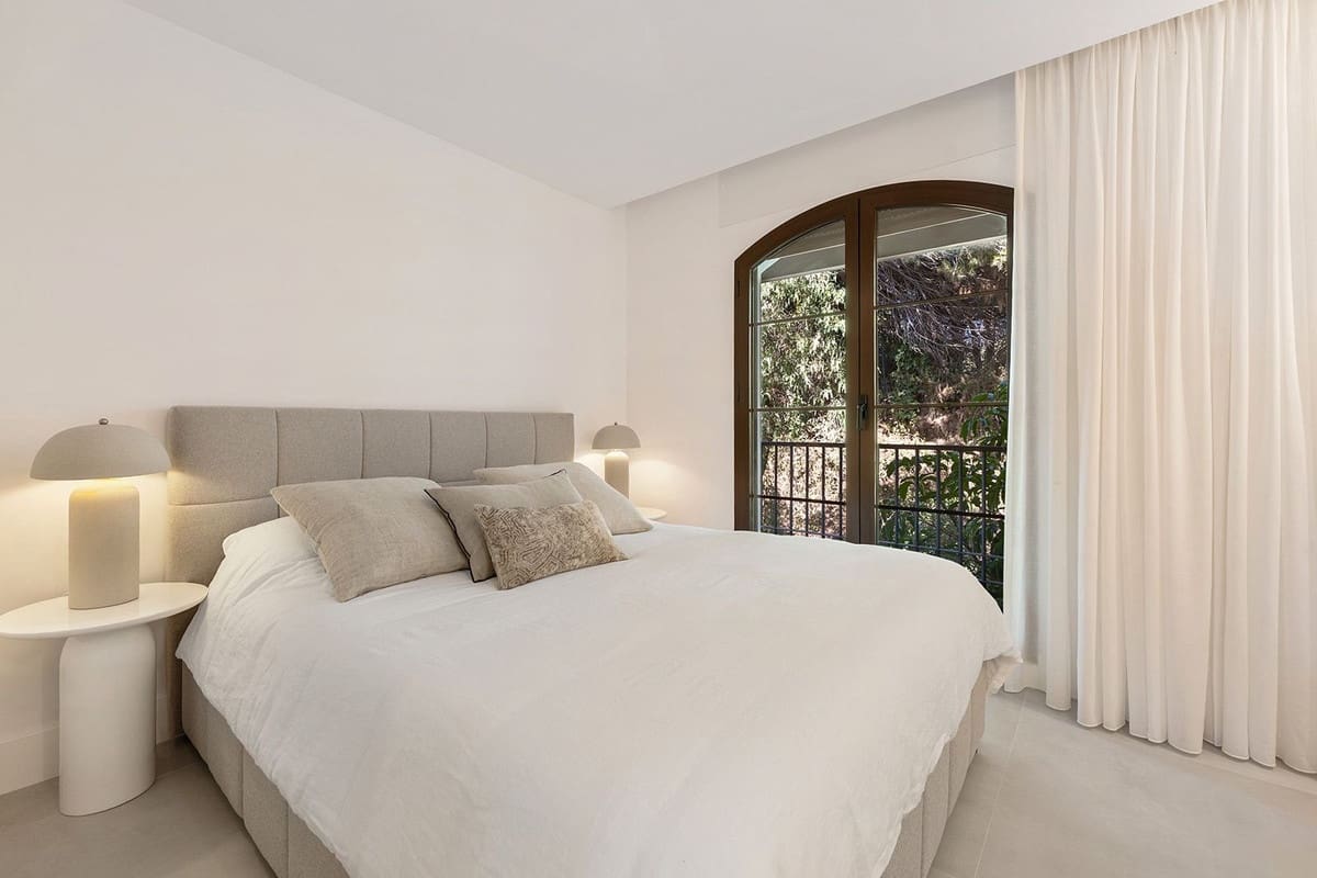 2 bedroom Apartment for sale in Los Arqueros with pool garage - € 695,000 (Ref: 10167850)