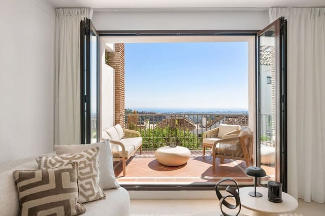 Apartamento de 2 habitaciones en Los Arqueros, Benahavís en venta con piscina garaje - 695.000 € (Ref: 10167850)