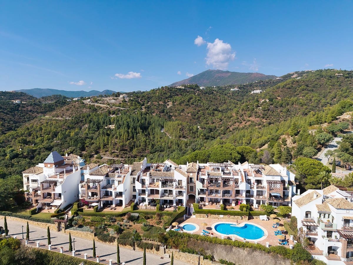 2 bedroom Apartment for sale in Los Arqueros with pool garage - € 695,000 (Ref: 10167850)