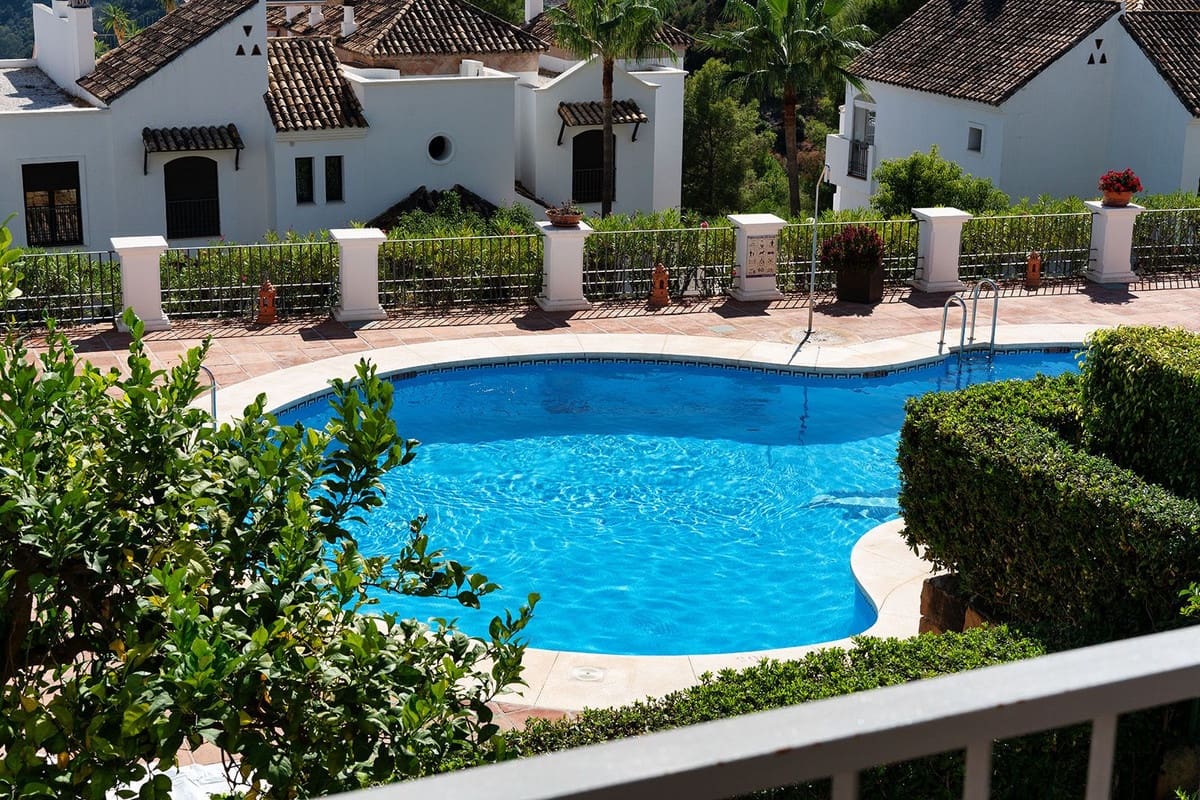 2 bedroom Apartment for sale in Los Arqueros with pool garage - € 695,000 (Ref: 10167850)