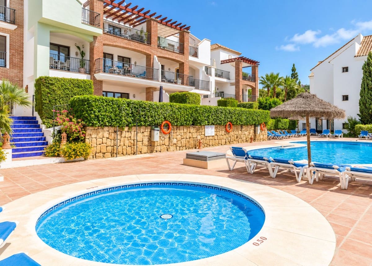 2 bedroom Apartment for sale in Los Arqueros with pool garage - € 695,000 (Ref: 10167850)