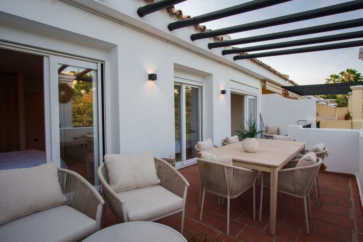 3 soveværelse Lejlighed til salg i La Quinta med swimmingpool - € 545.000 (Ref: 10169388)