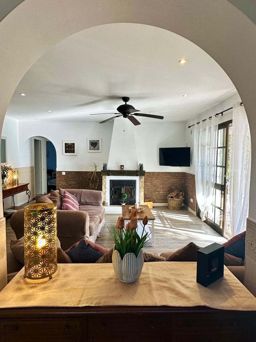 3 bedroom Villa for sale in La Cala de Mijas with pool garage - € 725,000 (Ref: 10169389)