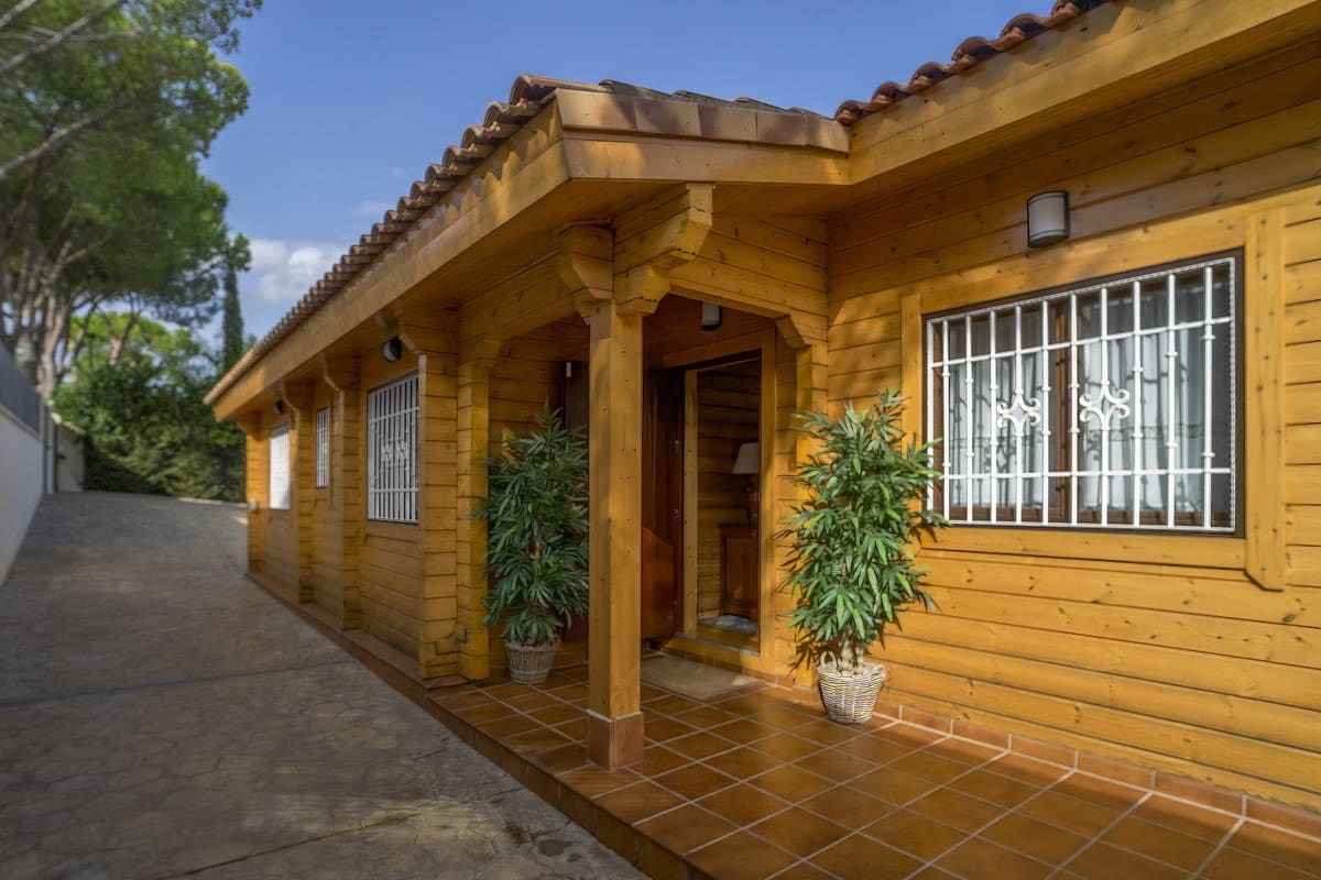 4 bedroom Villa for sale in Elviria with garage - € 950,000 (Ref: 10169392)